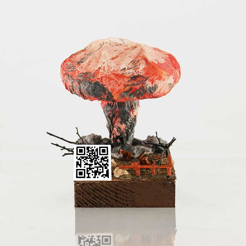3D ilustracija na kojoj je atomska bomba s QR kodom