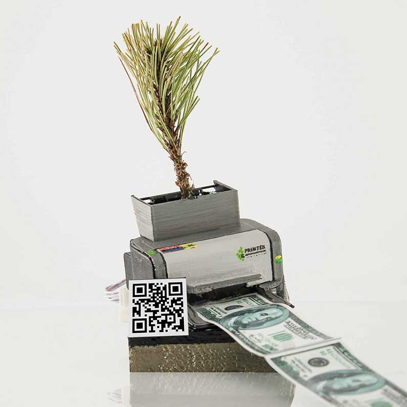 3D ilustracija na kojoj printer pretvara drvo u novac s QR kodom